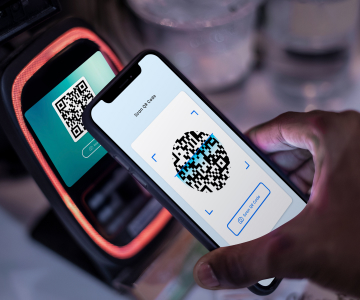 A phone that reads the QR code during payment